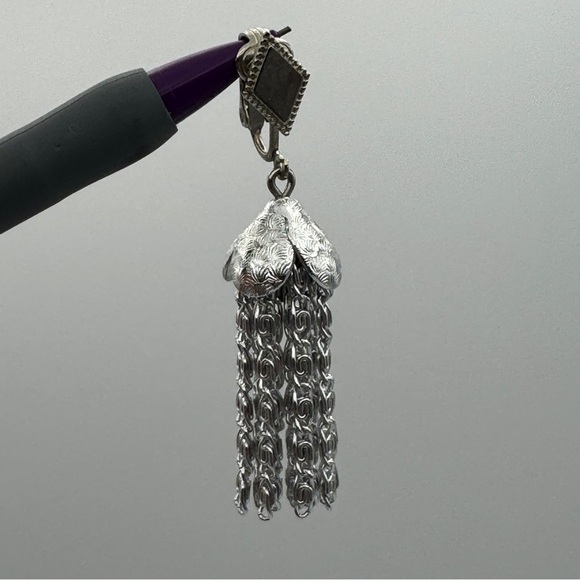 Sarah Coventry Clip On Earrings Vintage Silver Tone Tassel Dangle 2” - Picture 3 of 6